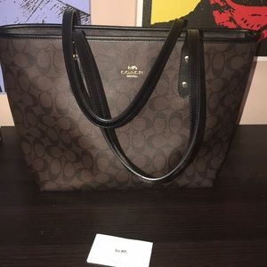 Coach City Zip tote (BRAND NEW)